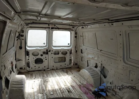 2000 Ford E-150 Commercial/Recreational z USA, uszkodzony, nr VIN 1FTRE1422YHB09812